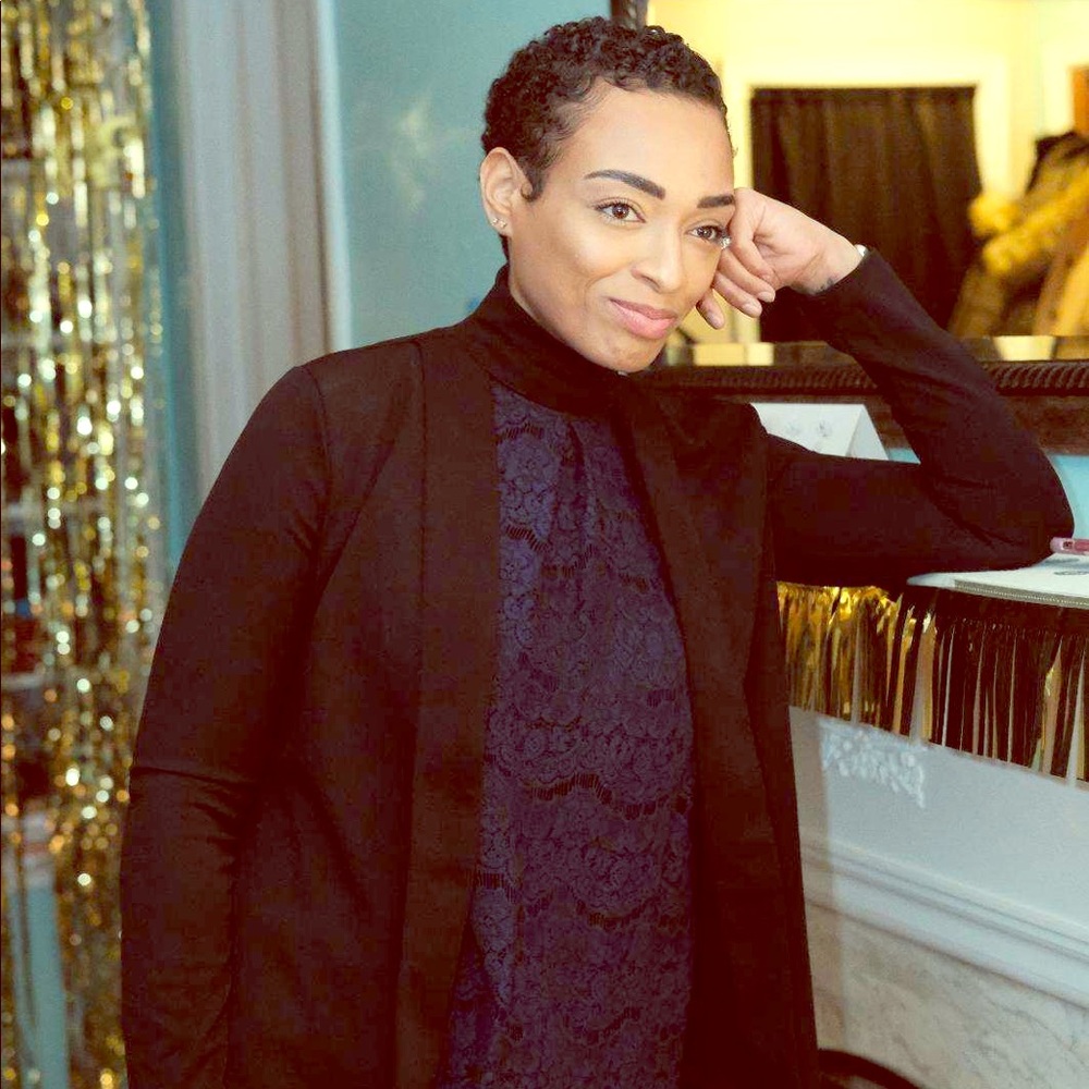 Meet your Posher, Phoenix